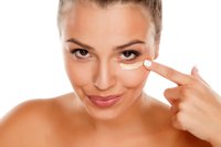 Make-up für trockene Haut finden Make-up für trockene Haut finden