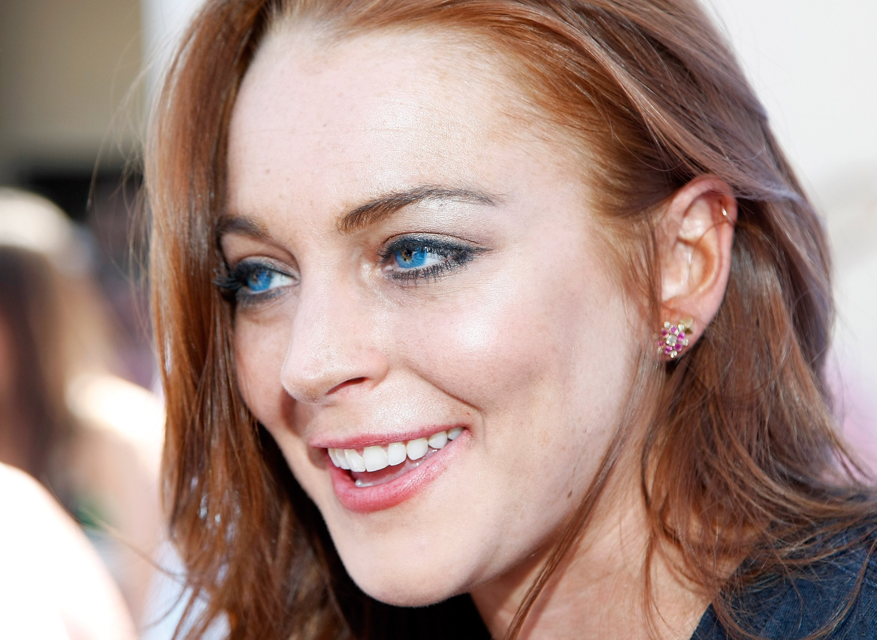 Lindsay Lohan mit blauen Kontaktlinsen