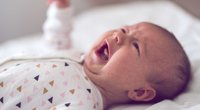 Dein Baby schreit im Schlaf? Das kannst du tun!