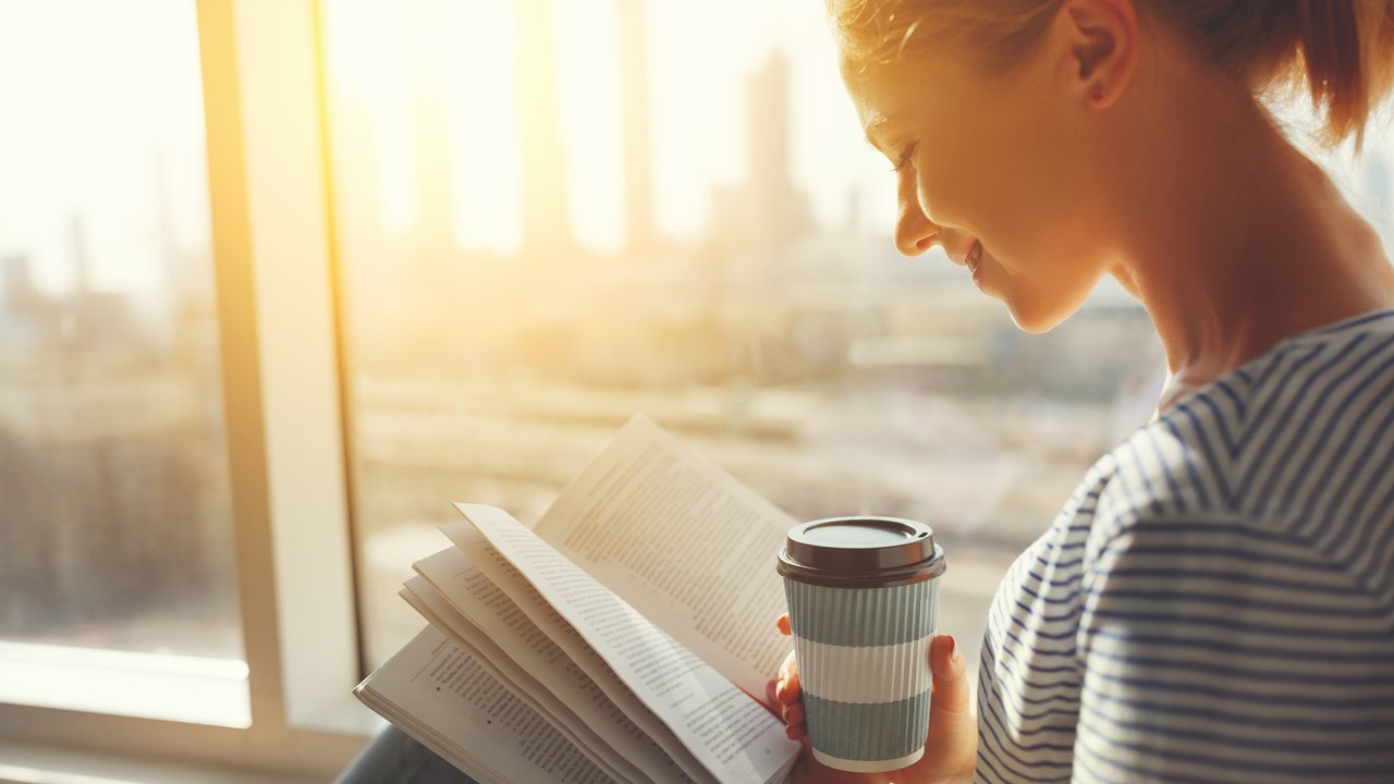 15 lustige Bücher für Frauen mit Herz und Humor