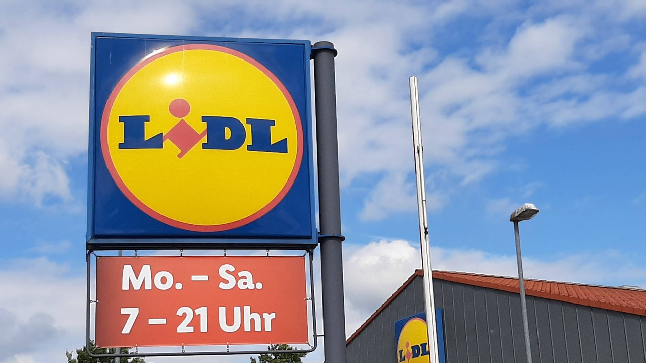 Lidl bietet dir eine praktische Wäscheständer-Lösung für wenig Platz an.