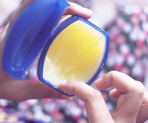 Vaseline: Die 7 genialsten Anwendungen für die Fettcreme