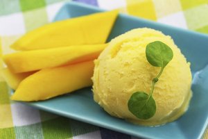 Leckeres Mango Sorbet mit Basilikum Leckeres Mango Sorbet mit Basilikum