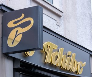 Ein echter Hingucker: Dieser coole Barhocker von Tchibo bringt den Industrial Style nach Hause