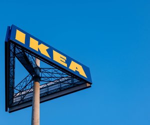 Der wunderschöne Blumenständer von Ikea setzt deine Lieblingspflanzen in Szene