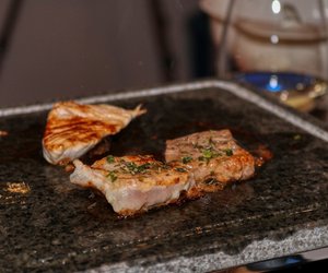 Raclette Stein reinigen: Mit diesen Methoden wird er wieder sauber