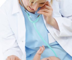 Vorsorge: Was passiert bei den U-Untersuchungen für dein Baby?