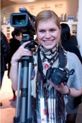 Frau mir Fotokamera und Filmkamera Frau mir Fotokamera und Filmkamera