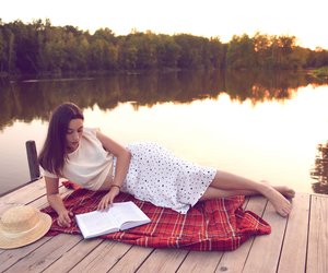 5 Bücher, die du perfekt bei deinem Tag am See lesen kannst