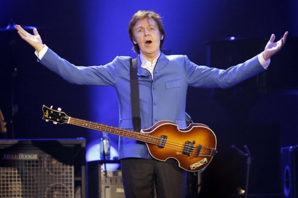 Paul McCartney hatte einen kleinen Unfall. Paul McCartney hatte einen kleinen Unfall.
