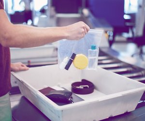 Erste Flughäfen legen los: Endet bald die Flüssigkeitsbegrenzung fürs Handgepäck?