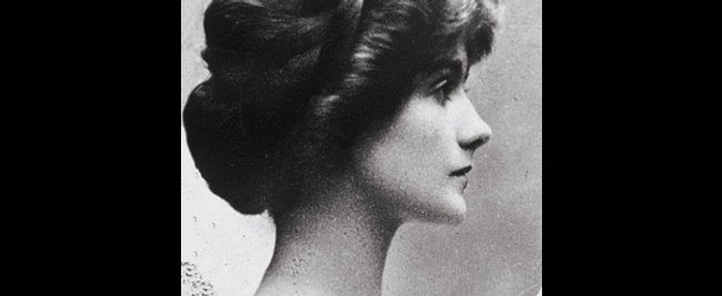 Coco Chanel: Eine Reise durch das Leben der Modeikone