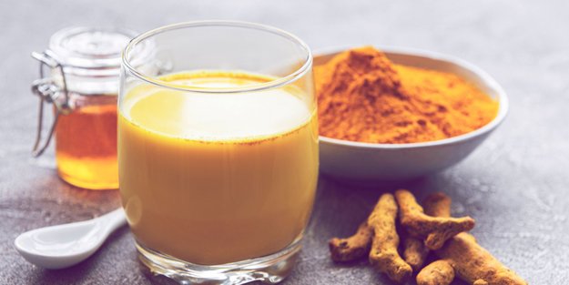 Goldene Milch: Wirkung, Studien und ein Rezept zum Selbermachen