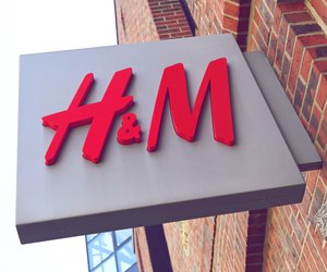 Bei H&M shoppen wir jetztz vor allem Trendteile in DIESER Farbe