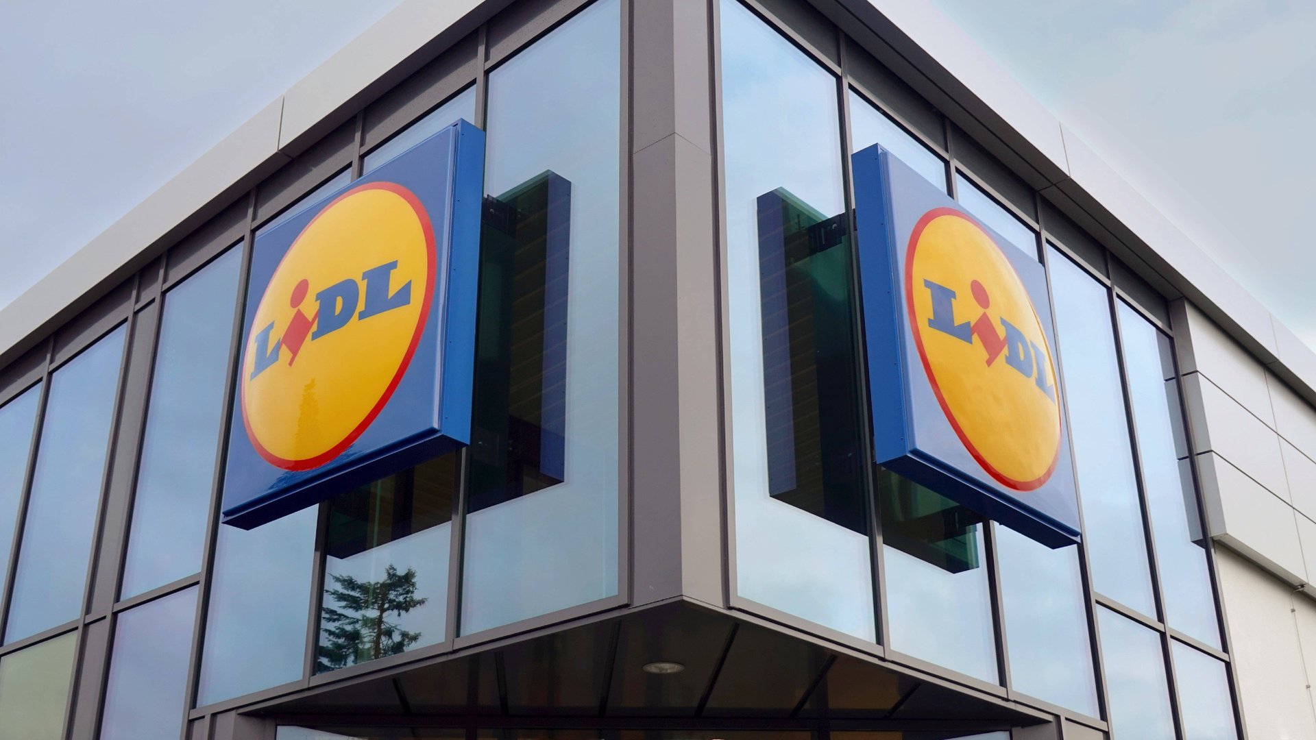 Bei-Lidl-gibt-es-ein-schickes-Milchk-nnchen-und-die-passende-Zuckerdose-im-Set