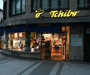 Weihnachtszauber am Morgen: Tchibo bringt mit diesen Tellern süße Motive auf den Frühstückstisch