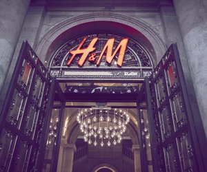 H&M Sale: Wir lieben diesen Trendpullover mit coolem Detail