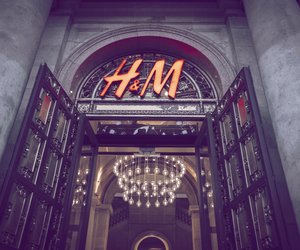 H&M Sale: Wir lieben diesen Trendpullover mit coolem Detail