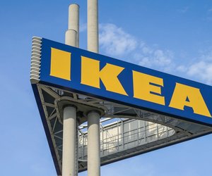 Für entspannte Sommertage: Das elegante Anthrazit-Sofa von Ikea verwandelt deinen Garten