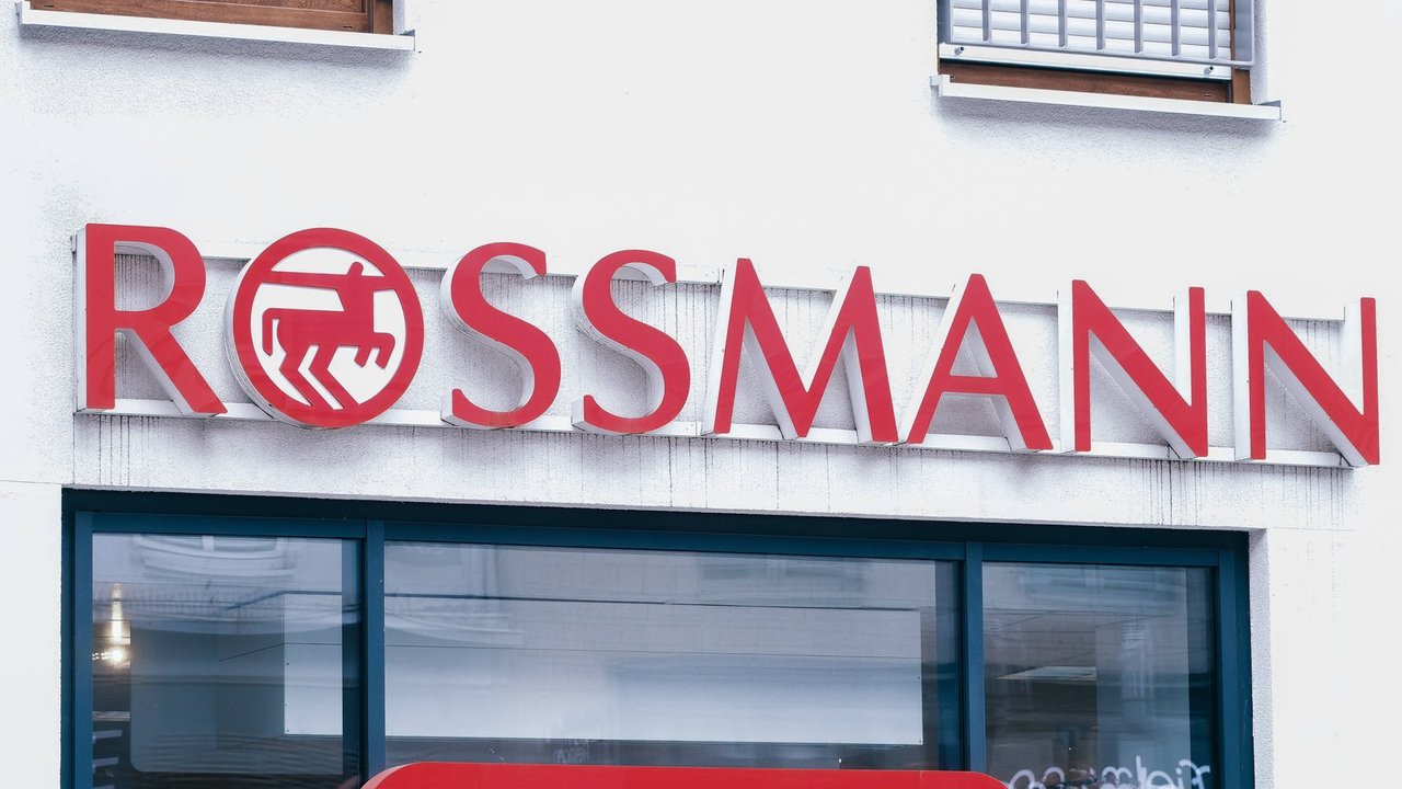 Bei Rossmann findest du für den Sommer jetzt einen tollen Foundcealer.