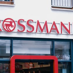 Sommerfavorit: Dieses Rossmann-Produkt schenkt dir einen frischen Glow