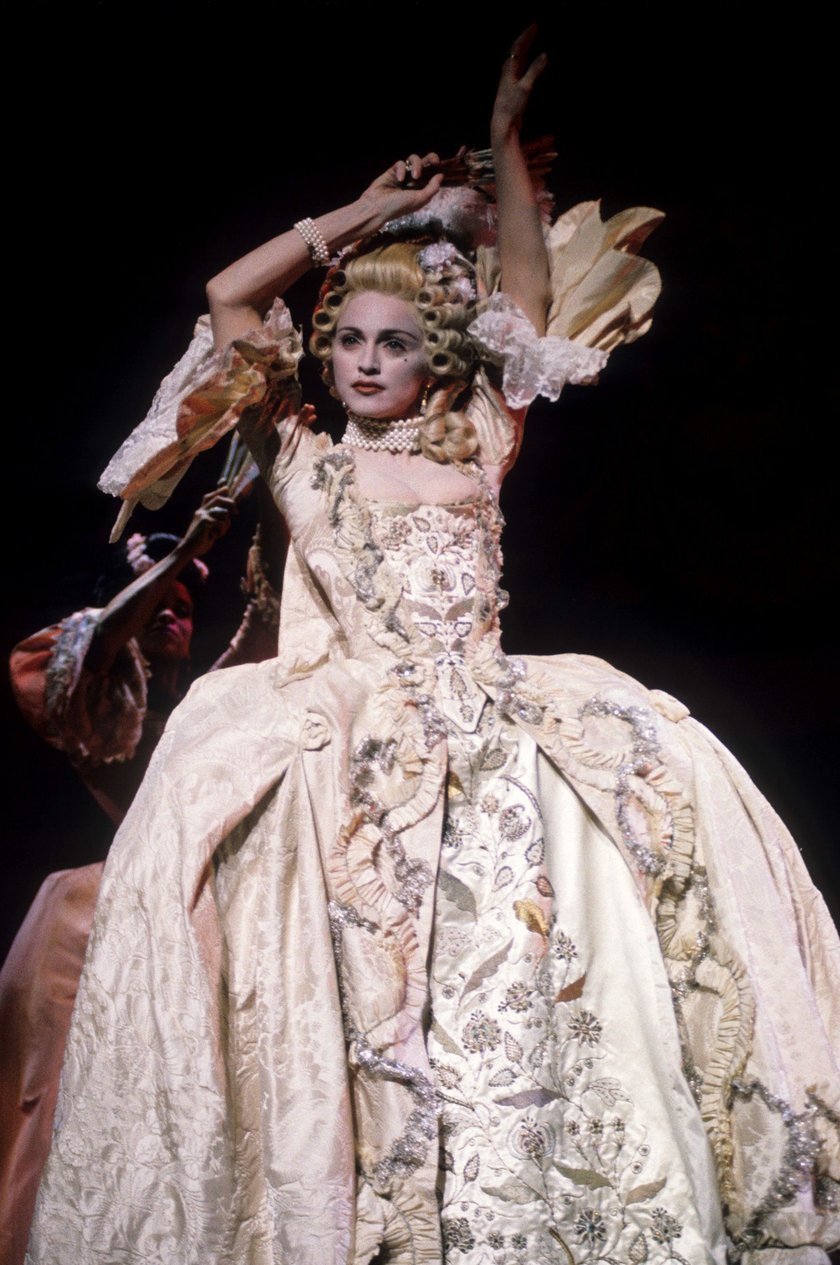 &#x201E;Vogue&quot;&#x20;Rokoko-Kost&#x00FC;m&#x20;&#x28;1990&#x29;