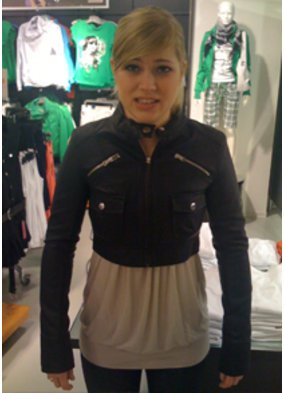Katharina in einer schwarzen kurzen Lederjacke Katharina in einer schwarzen kurzen Lederjacke