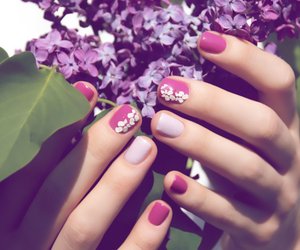 „Pressed Flower Nails”: Der angesagteste Nail-Art-Trend 2022