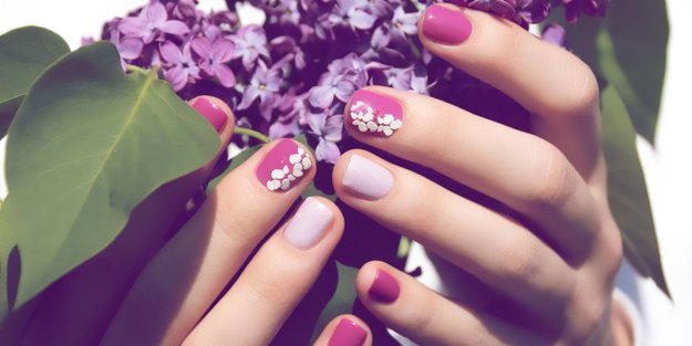 „Pressed Flower Nails”: Der angesagteste Nail-Art-Trend 2022