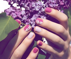 „Pressed Flower Nails”: Der angesagteste Nail-Art-Trend 2022