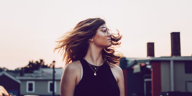 „Golden Brunette“ ist die besondere Trendhaarfarbe, die jetzt jede Brünette will!