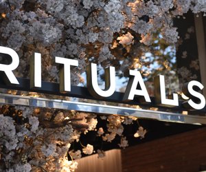 Das&#x20;perfekte&#x20;Weihnachtsgeschenk&#x3A;&#x20;Pflege&#x2011;Highlights&#x20;von&#x20;Rituals&#x20;f&#x00FC;r&#x20;besondere&#x20;Momente