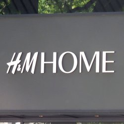 Diese Solarleuchte von H&M Home ist ein absoluter Hingucker für deinen Garten