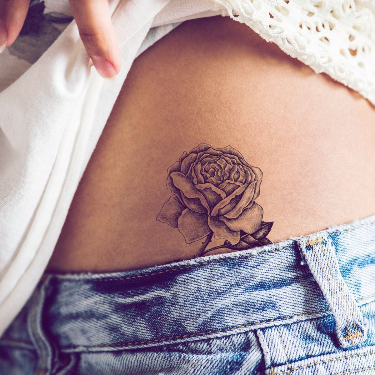 Rosen-Tattoo: Bedeutung des Blumen-Motivs