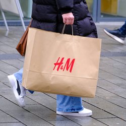 H&M-Home-Hingucker: Dieses Regal im Retro-Look lieben wir