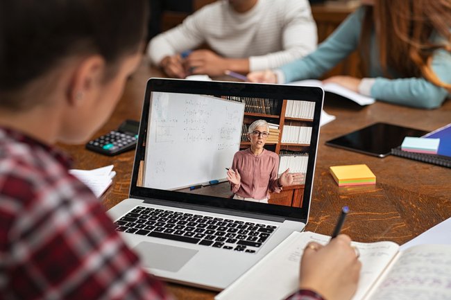 Unterricht via Laptop: Für Schüler Alltag in Zeiten von Corona