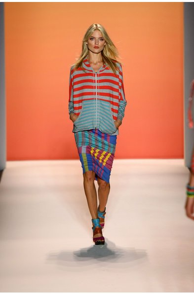 Nicole Miller mit bunten Farben bei der New York Fashion Week Nicole Miller mit bunten Farben bei der New York Fashion Week