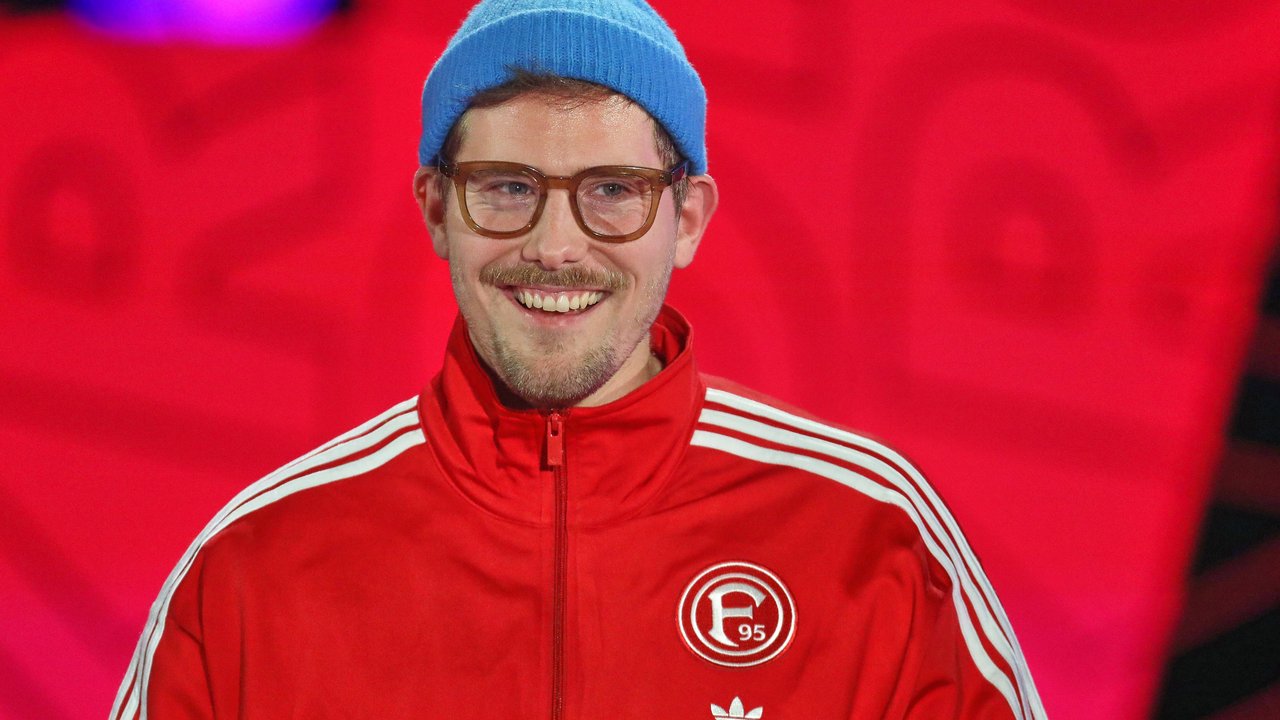 Dennis Wolter bei der Preisverleihung der 1live Krone.