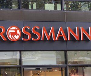 Strahlende Festtage: Die LED-Lichterkette mit Sternen bei Rossmann schnell sichern