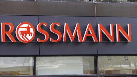 Strahlende Festtage: Die LED-Lichterkette mit Sternen bei Rossmann schnell  sichern