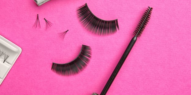 Genialer Beauty-Hack: Mit diesem Trick wirken Fake-Lashes echt!