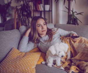 Bei Netflix & Co.: Das sind die perfekten Serien für dieses verregnete Juli-Wochenende
