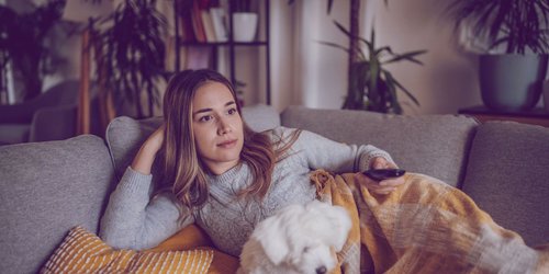 Bei Netflix & Co.: Das sind die perfekten Serien für dieses verregnete Juli-Wochenende