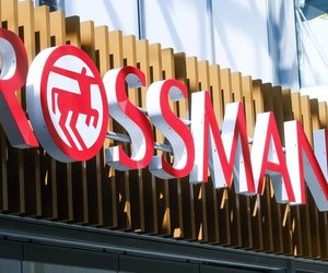 Glanzvoller Auftritt: Rossmanns grüner Eyeliner bringt deinen Festtagslook zum Strahlen