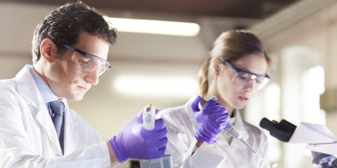 Hormondiagnostik: Wissenschaftler im Labor Hormondiagnostik: Wissenschaftler im Labor