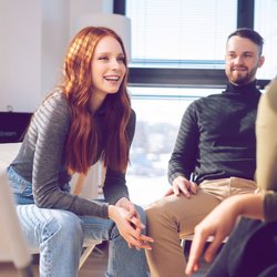 84 Eisbrecher-Fragen für jeden Anlass von Dating bis Business Meeting!