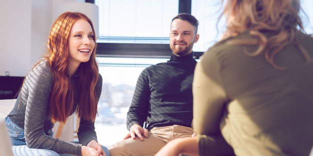 84 Eisbrecher-Fragen für jeden Anlass von Dating bis Business Meeting!