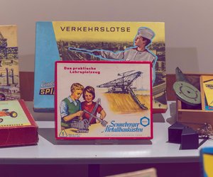 Gegen Langeweile: 12 beliebte Spiele & Spielzeuge aus der DDR!
