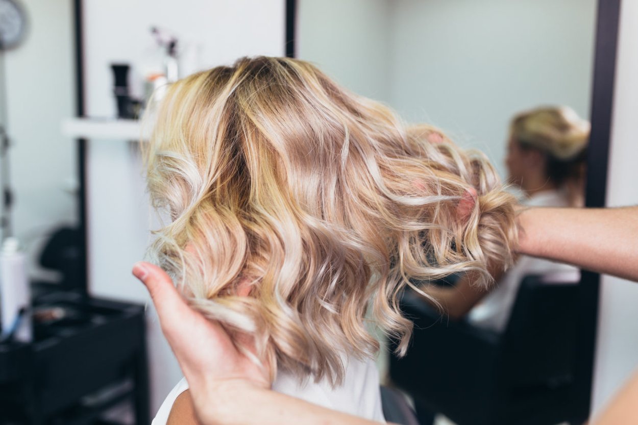 Bunt blondierte Haare Bunt blondierte Haare