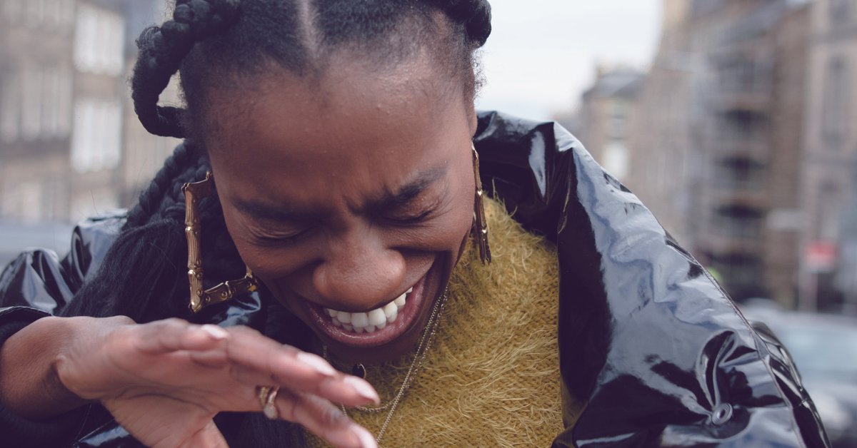 Psychologie: Darum lacht man in unpassenden Momenten